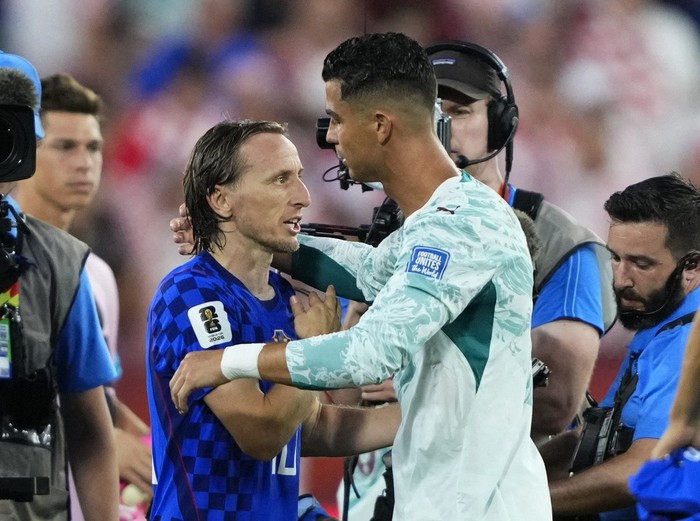 Soccer Football - FIFA World Cup 2026 - Round of 32 - Portugal v Croatia - Toronto Stadium, Toronto, Canada - July 2, 2026 Portugals Cristiano Ronaldo and Croatias Luka Modric embrace after the match IMAGN IMAGES via Reuters/Kevin Sousa