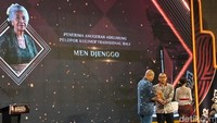 Men Djenggo Dianugerahi Penghargaan Pelopor Kuliner Tradisional Bali