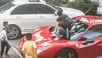 Viral Mobil Ferrari Dipakai Bocah Main Perosotan, Pemilik Gugat Ortu