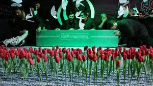 Momen Peti Jenazah Ayatollah Khamenei Ditampilkan, Pelayat Menangis
