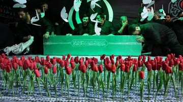 Momen Peti Jenazah Ayatollah Khamenei Ditampilkan, Pelayat Menangis