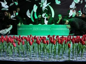 Momen Peti Jenazah Ayatollah Khamenei Ditampilkan, Pelayat Menangis