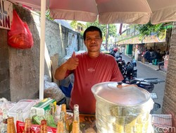 Viral Penjual Siomay Pamer Selfie Bareng Ikan Tenggiri, Begini Rasa Menunya!