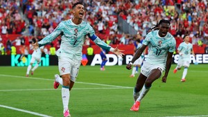 Portugal Balikkan Keadaan, Singkirkan Kroasia 2-1