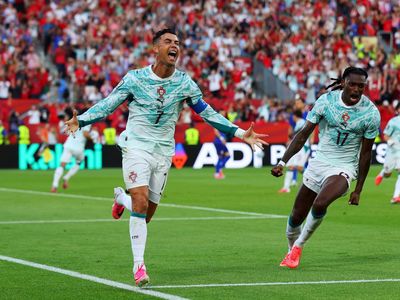 Portugal Balikkan Keadaan, Singkirkan Kroasia 2-1