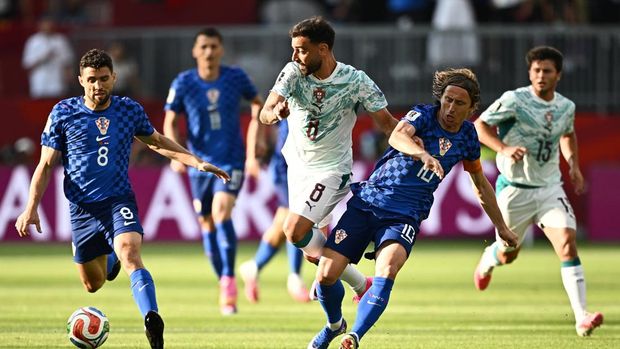 Portugal vs Kroasia Soccer Football - FIFA World Cup 2026 - Round of 32 - Portugal v Croatia - Toronto Stadium, Toronto, Canada - July 2, 2026 Portugal's Bruno Fernandes in action with Croatia's Luka Modric and Mateo Kovacic REUTERS/Dylan Martinez