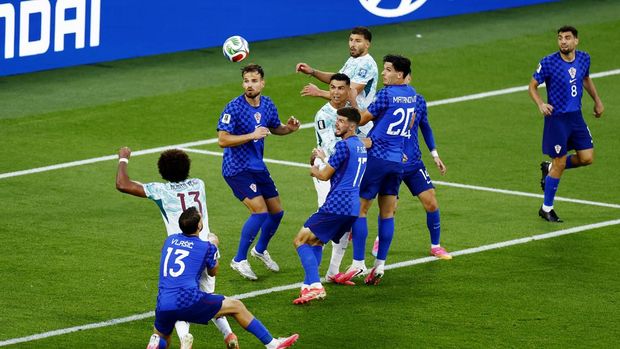 Soccer Football - FIFA World Cup 2026 - Round of 32 - Portugal v Croatia - Toronto Stadium, Toronto, Canada - July 2, 2026 Croatia's Nikola Vlasic concedes a penalty against Portugal's Renato Veiga REUTERS/Jeenah Moon