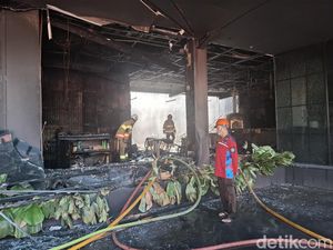 Foto Rama Biliar Jogja Hangus Terbakar