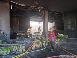 Detik-detik Kebakaran Hanguskan Rama Biliar di Mergangsan Jogja