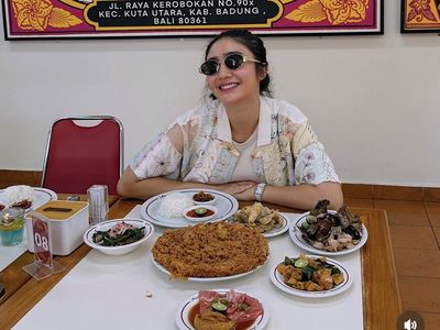 Seru Banget! Febby Rastanty Ngopi di Italia hingga Makan Ikan di Bali