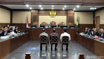 3 Pejabat Bea Cukai Didakwa Terima Suap dan Gratifikasi Rp 78,8 Miliar