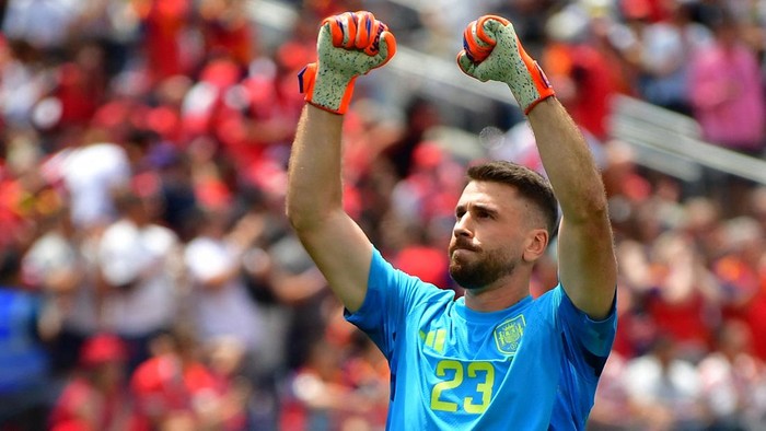 Soccer Football - FIFA World Cup 2026 - Round of 32 - Spain v Austria - Los Angeles Stadium, Inglewood, California, U.S. - July 2, 2026 Spains Unai Simon celebrates after the match as Spain qualify for the Round of 16 stage of the World Cup IMAGN IM