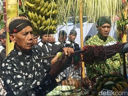 Tradisi Sakral Jamasan Pusaka Kiai Upas Tulungagung