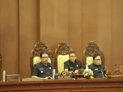 Empat Fraksi DPRD Gianyar Terima Raperda Pertanggungjawaban APBD 2025