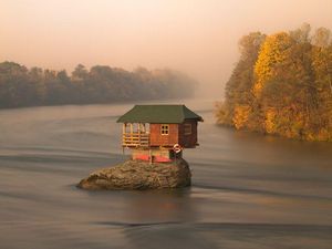 FOTO: 7 Rumah Paling Terpencil di Dunia, Cocok buat Introvert