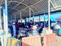 Pelabuhan Poto Tano Sumbawa Macet, Warga Harus Antre Berjam-jam