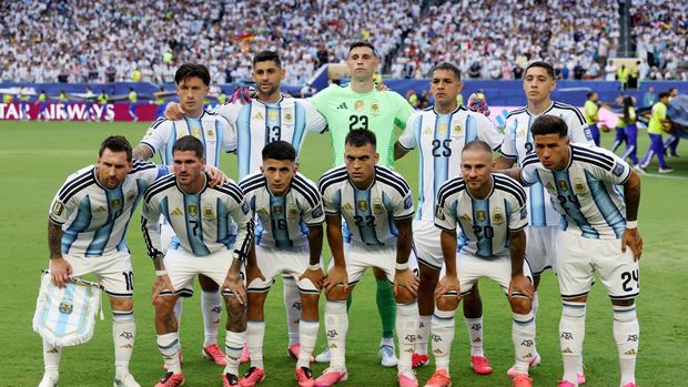 Soccer Football - FIFA World Cup 2026 - Round of 32 - Argentina v Cape Verde - Miami Stadium, Miami Gardens, Florida, U.S. - July 3, 2026 Argentina players pose for a team group photo before the match REUTERS/Paul Childs