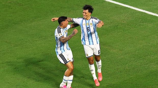 Soccer Football - FIFA World Cup 2026 - Round of 32 - Argentina v Cape Verde - Miami Stadium, Miami Gardens, Florida, U.S. - July 3, 2026 Argentina's Lisandro Martinez celebrates scoring their second goal with Argentina's Enzo Fernandez REUTERS/Marco Bello