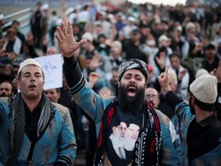 Jutaan Pelayat Iringi Kepergian Penjaga Api Revolusi Islam Ali Khamenei