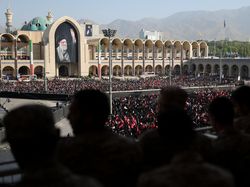 Tanpa Mojtaba, 3 Putra Ali Khamenei Hadiri Upacara Pemakaman di Teheran
