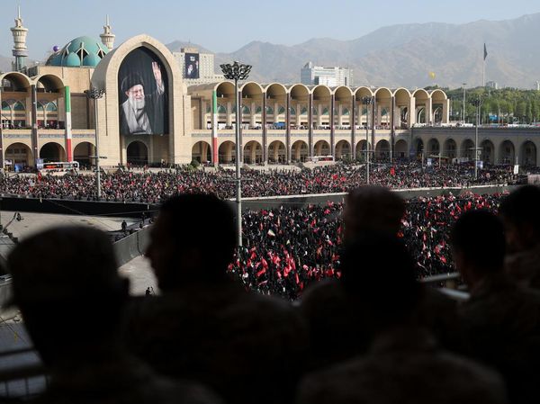 Iran Mulai Prosesi Pemakaman Khamenei, Ribuan Pelayat Padati Teheran