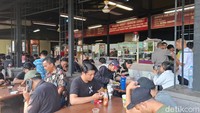 Kantin Karyawan Grand Indonesia West vs East, Mana yang Paling Enak?