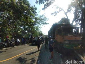 Macet 2 Jam Imbas Kecelakaan Bus Sugeng Rahayu Vs Truk Fuso di Nganjuk