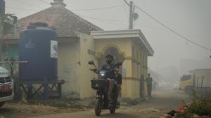 Polusi Asap TPA Jatiwaringin Ancam Kesehatan Warga