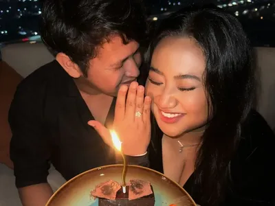 So Sweet! Maria Simorangkir Dilamar Kekasih saat Diner Romantis