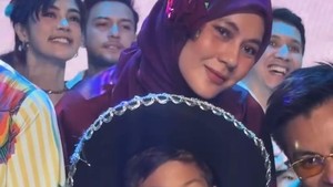 Paula Verhoeven dan Baim Wong Saksikan Kelulusan Sekolah Anak