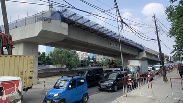 Latumenten Jakbar Macet Hingga Tengah Malam, Warga Harap Flyover Jadi Solusi