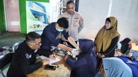Dokkes Polri Periksa Kesehatan Warga Terdampak Kebakaran TPA Jatiwaringin