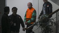 Potret Bupati Langkat Kenakan Rompi Oranye KPK Usai Ditetapkan Tersangka