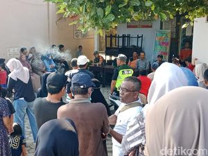Janji Pencairan Tabungan Molor, Puluhan Wali Murid Geruduk SDN 1 Batuyang