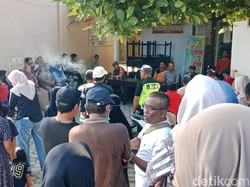 Janji Pencairan Tabungan Molor, Puluhan Wali Murid Geruduk SDN 1 Batuyang