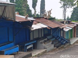 Potret Lesu Kios-kios Grojogan Sewu