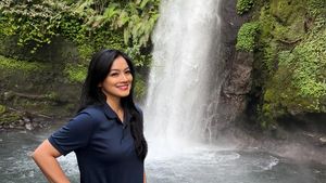 Cantiknya Titi Kamal Liburan di Sukabumi, Segar Berlatar Curug Sawer