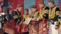 Sandang Gelar Adat, Al Haris Tegaskan Adat Tak Boleh Kalah oleh Zaman