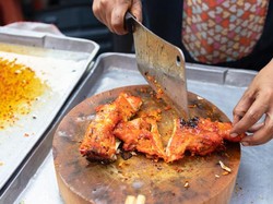 Aroma Ayam Gorengnya Menganggu, Penjual Ini Didenda Rp 8 Juta!