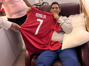 Ronaldo Sumbang Jersey Portugal buat Korban Gempa Venezuela