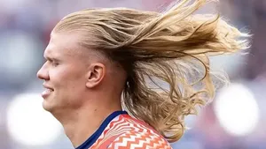 7 Meme Kocak Rambut Panjang Erling Haaland, Model Sampo Sampai Kalah Badai
