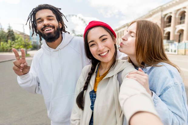 Friendship Shelf Theory membantu seseorang memahami bahwa hubungan pertemanan dapat berubah secara alami.