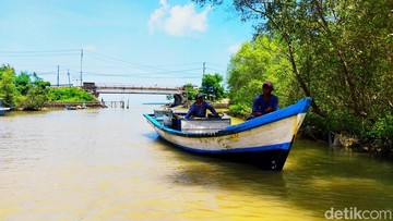 Nelayan di Pandeglang Tetap Melaut Meski Gunung Anak Krakatau Siaga 3