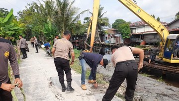 Puluhan Personel Polda Riau Korve di Jembatan Dumai Jelang Diresmikan Kapolri