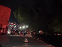 Kejebak Macet 12 Jam Jalan Medan-Berastagi, Pengendara Bermalam di Mobil