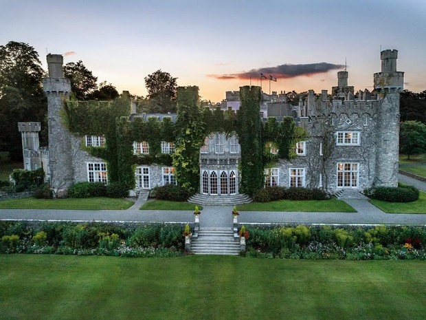 Luttrellstown Castle Resort, lokasi pernikahan mewah selebriti dunia/Foto: Instagram.com/luttrellstowncastleresort Luttrellstown Castle Resort menawarkan lokasi pernikahan bergaya kastel klasik dengan sejarah panjang dan suasana yang sangat privat.