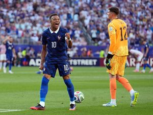 Senator Paraguay Ancam Balik Mbappe, Bawa-bawa Ronaldinho