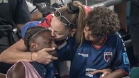 Viral Momen Haru Anak Nuno Da Costa Tenangkan Ayahnya Usai Kalah dari Argentina