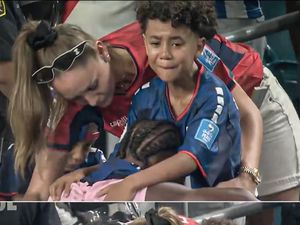 Viral Momen Haru Anak Nuno Da Costa Tenangkan Ayahnya Usai Kalah dari Argentina