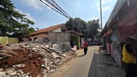 Kondisi Terkini Jalan Sejajar Rel Pasar Minggu yang Mau Dibereskan Pramono